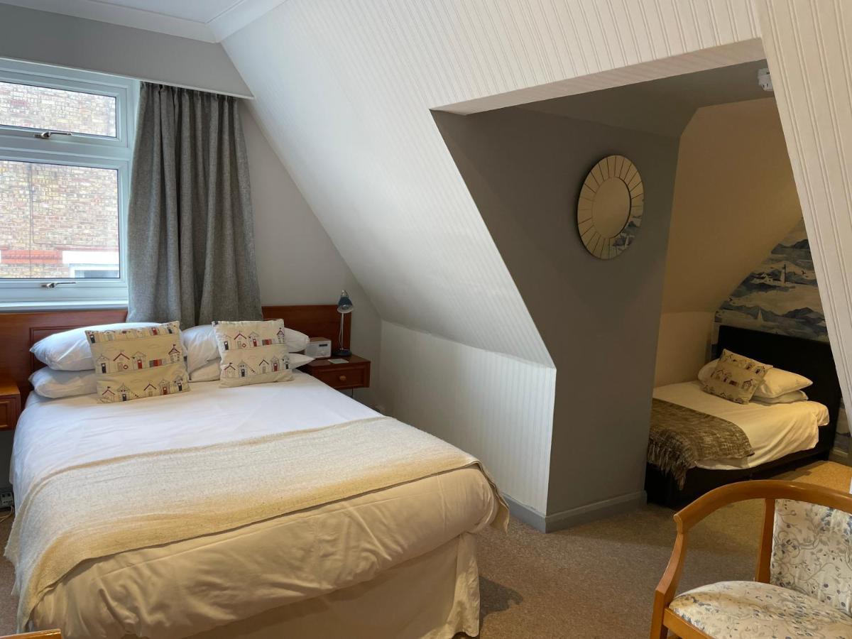 Knights Court Hotel Great Yarmouth Room photo