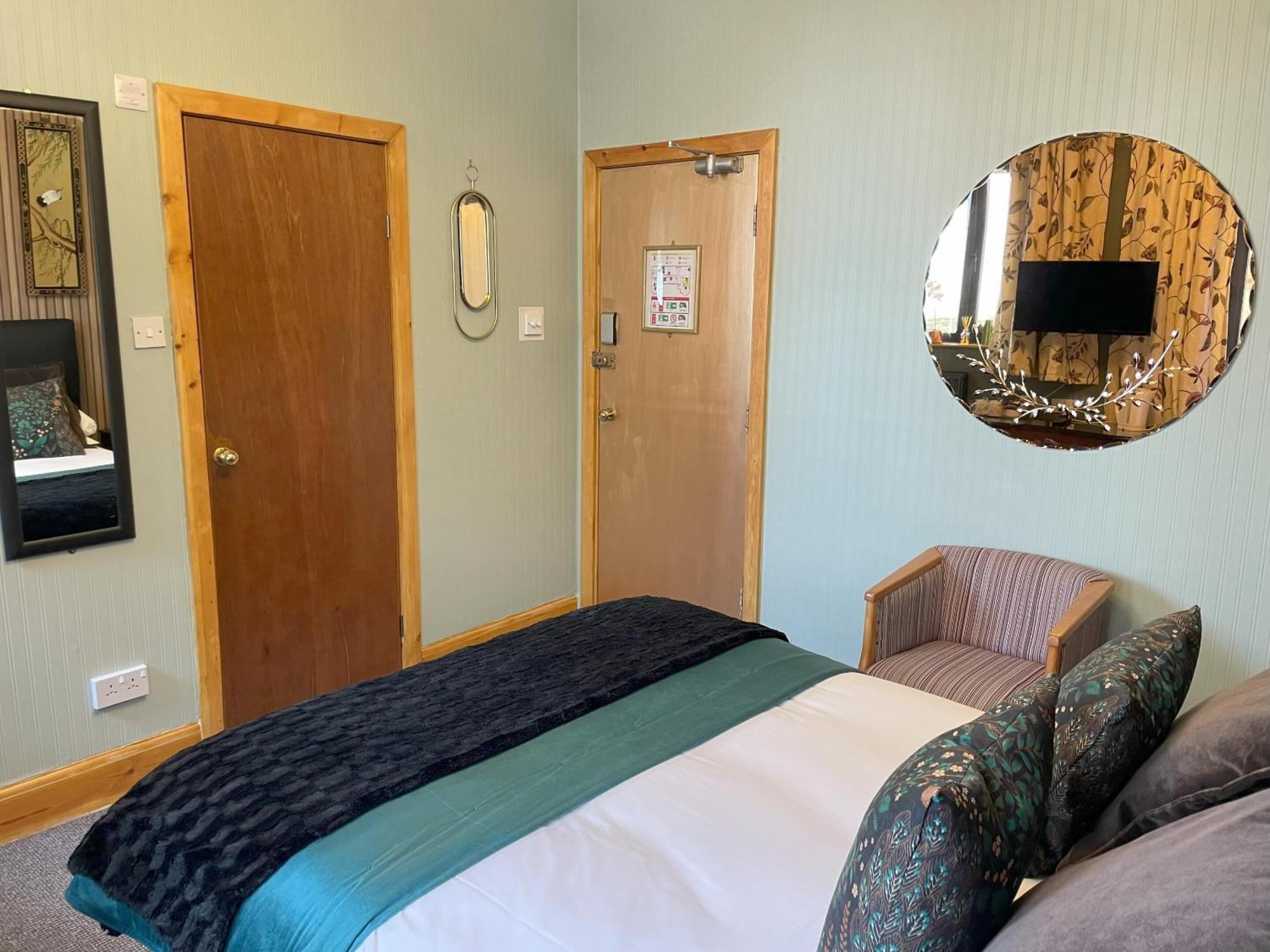 Knights Court Hotel Great Yarmouth Room photo