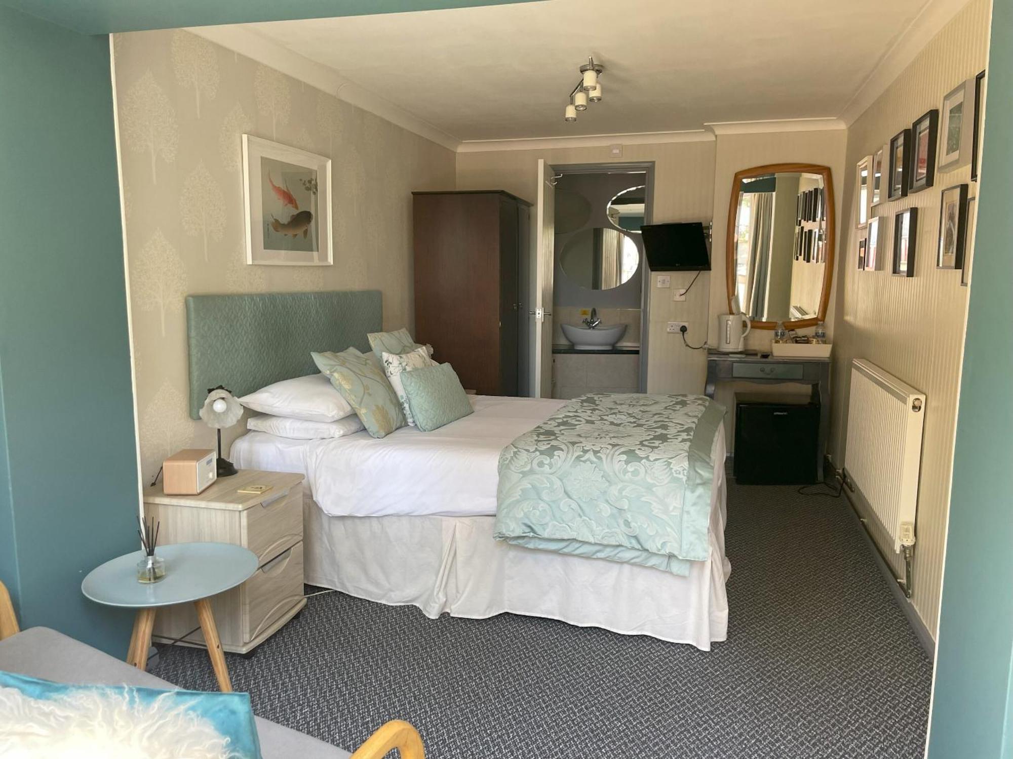 Knights Court Hotel Great Yarmouth Room photo