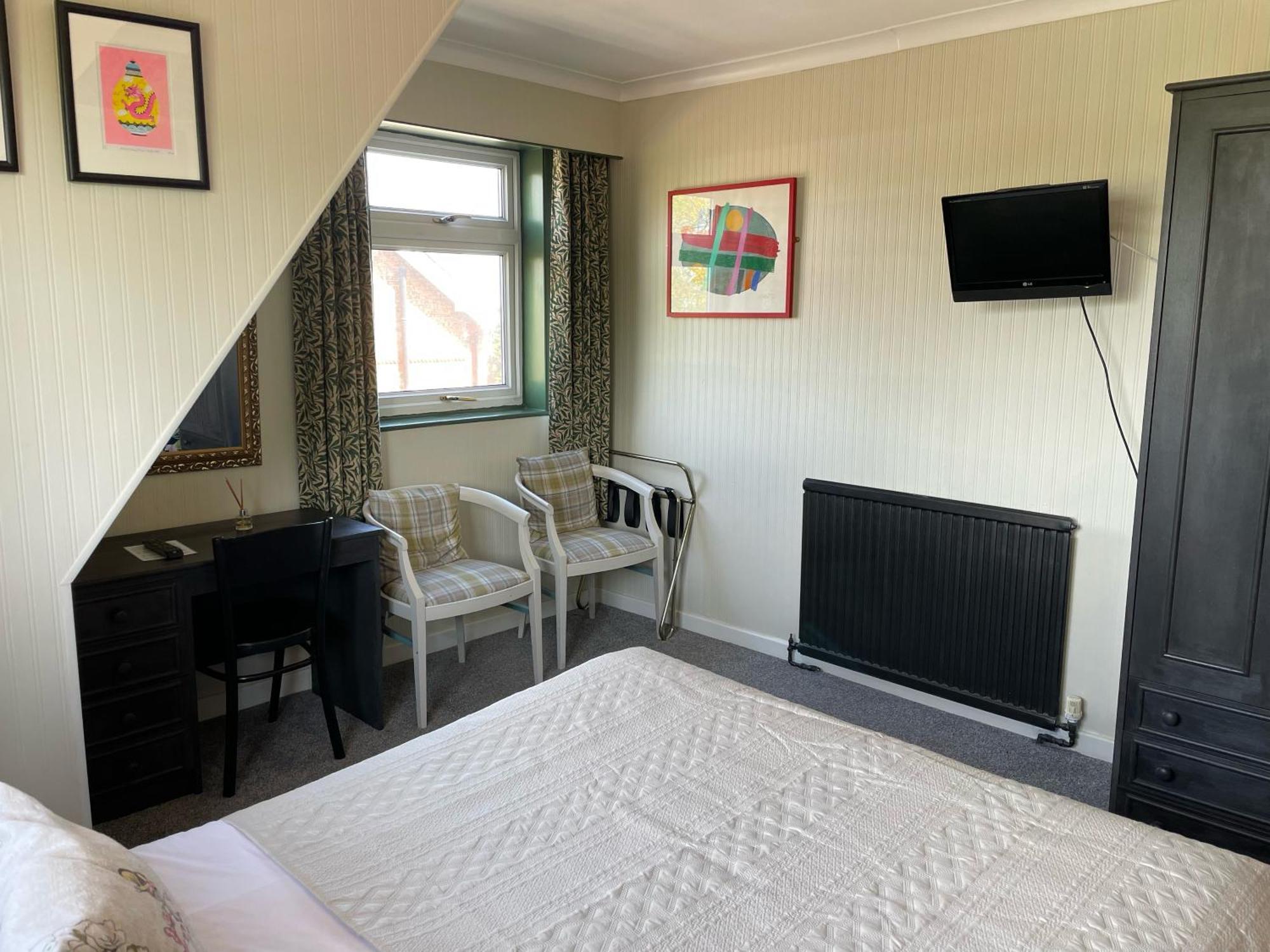 Knights Court Hotel Great Yarmouth Room photo